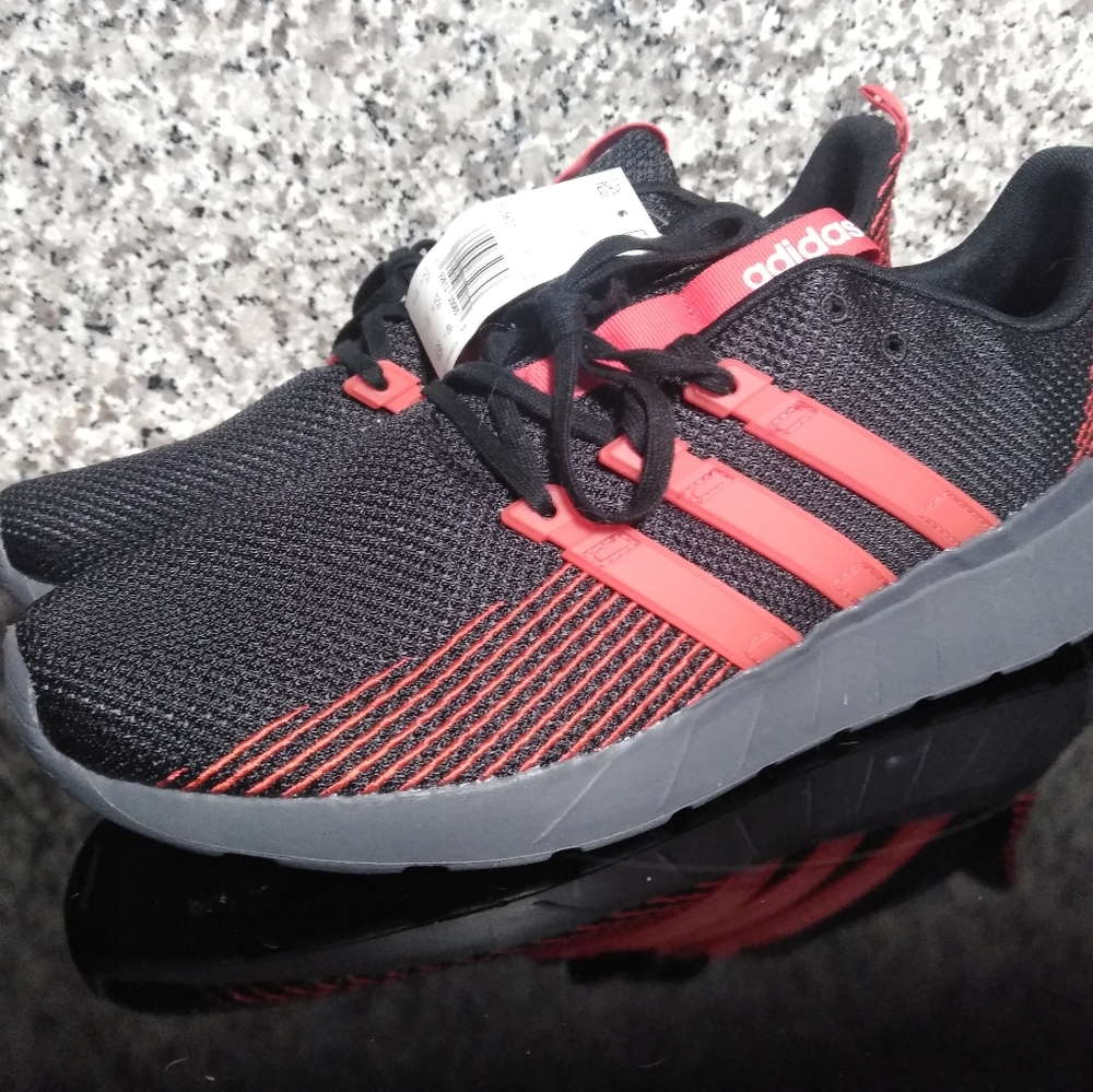 Adidas Questar Flow men's size 13 black and red